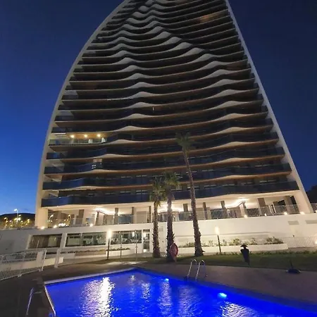 Sunset Waves Modern 200m From The * 貝尼多姆